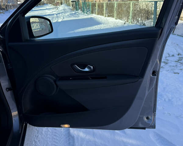 Сірий Рено Меган, об'ємом двигуна 1.6 л та пробігом 193 тис. км за 6700 $, фото 46 на Automoto.ua