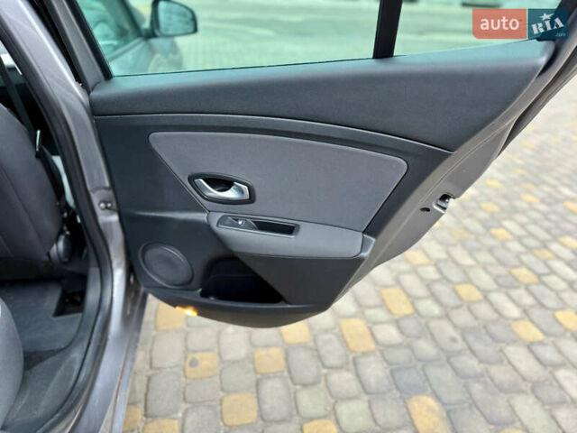 Сірий Рено Меган, об'ємом двигуна 1.6 л та пробігом 156 тис. км за 8350 $, фото 25 на Automoto.ua