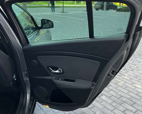 Сірий Рено Меган, об'ємом двигуна 1.6 л та пробігом 198 тис. км за 6750 $, фото 23 на Automoto.ua