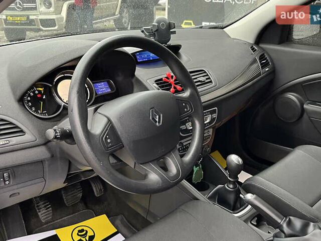 Рено Меган 2009 в Стрые на Automoto.ua Серый Рено Меган, объемом двигателя 1.6 л и пробегом 131 тыс. км за 6999 $, фото 10 на Automoto.ua