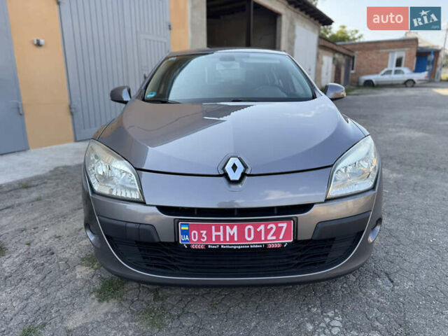 Рено Меган 2009 в Виннице на Automoto.ua Серый Рено Меган, объемом двигателя 1.6 л и пробегом 224 тыс. км за 6750 $, фото 7 на Automoto.ua