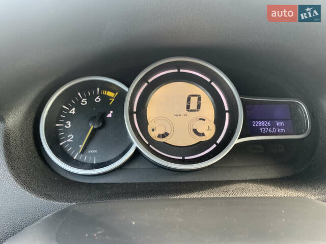 Рено Меган 2009 в Сумах на Automoto.ua Серый Рено Меган, объемом двигателя 1.6 л и пробегом 229 тыс. км за 6700 $, фото 19 на Automoto.ua