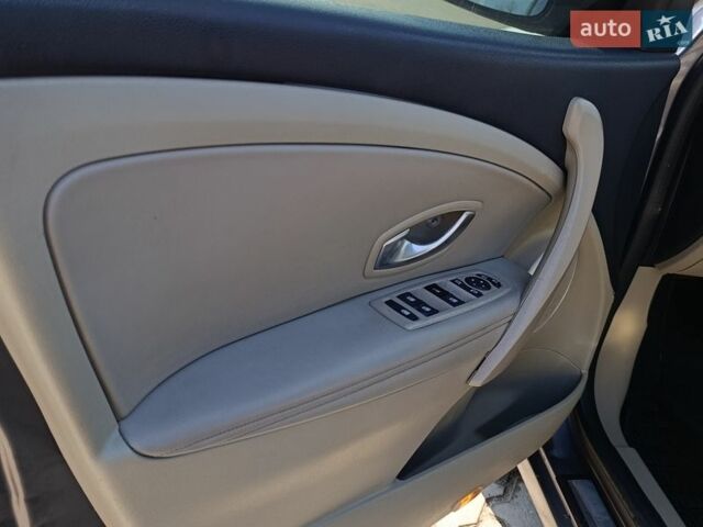 Сірий Рено Меган, об'ємом двигуна 1.46 л та пробігом 308 тис. км за 5900 $, фото 24 на Automoto.ua
