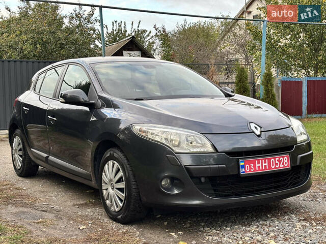 Рено Меган 2009 у Александрие на Automoto.ua Сірий Рено Меган, об'ємом двигуна 1.6 л та пробігом 212 тис. км за 7600 $, фото 14 на Automoto.ua