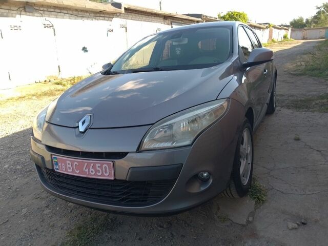 Серый Рено Меган, объемом двигателя 1.6 л и пробегом 203 тыс. км за 6990 $, фото 1 на Automoto.ua