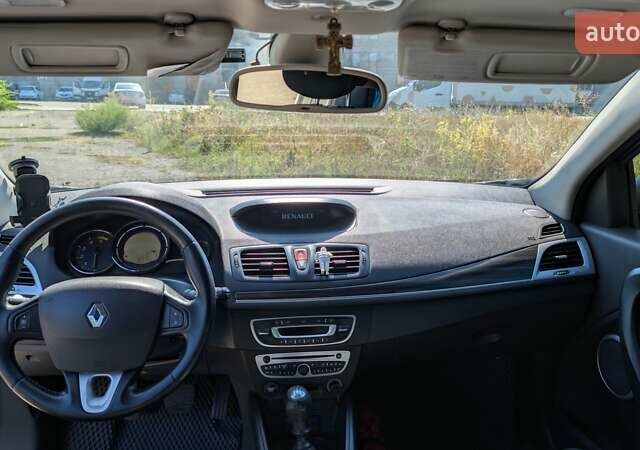 Рено Меган 2009 у Дніпро (Дніпропетровську) на Automoto.ua Сірий Рено Меган, об'ємом двигуна 1.5 л та пробігом 282 тис. км за 6300 $, фото 18 на Automoto.ua