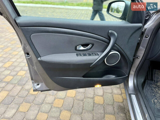 Сірий Рено Меган, об'ємом двигуна 1.6 л та пробігом 156 тис. км за 8350 $, фото 20 на Automoto.ua