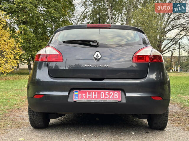 Рено Меган 2009 у Александрие на Automoto.ua Сірий Рено Меган, об'ємом двигуна 1.6 л та пробігом 212 тис. км за 7600 $, фото 9 на Automoto.ua