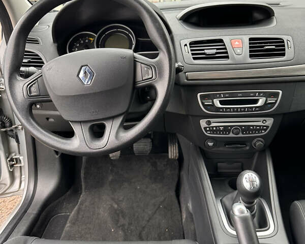 Серый Рено Меган, объемом двигателя 1.6 л и пробегом 170 тыс. км за 6500 $, фото 13 на Automoto.ua