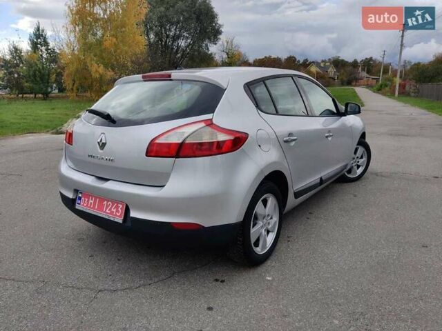 Рено Меган 2009 у Барышевке на Automoto.ua Сірий Рено Меган, об'ємом двигуна 1.6 л та пробігом 185 тис. км за 6950 $, фото 5 на Automoto.ua