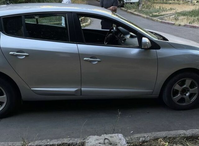 Сірий Рено Меган, об'ємом двигуна 1.5 л та пробігом 400 тис. км за 5700 $, фото 2 на Automoto.ua