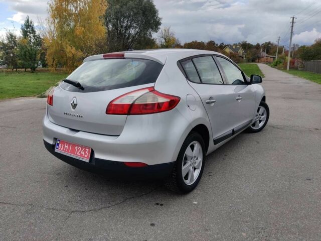 Рено Меган 2009 у Барышевке на Automoto.ua Сірий Рено Меган, об'ємом двигуна 1.6 л та пробігом 185 тис. км за 6950 $, фото 10 на Automoto.ua