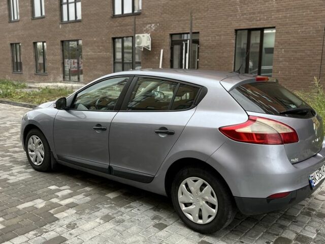 Рено Меган 2009 в Нетешине на Automoto.ua Серый Рено Меган, объемом двигателя 1.5 л и пробегом 333 тыс. км за 5100 $, фото 3 на Automoto.ua