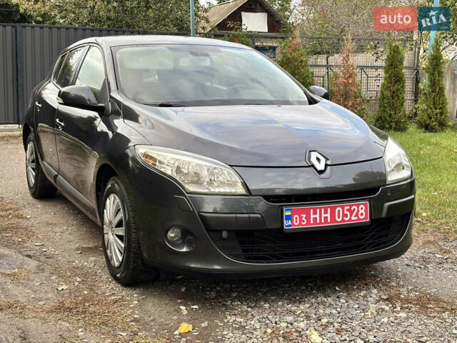 Рено Меган 2009 у Александрие на Automoto.ua Сірий Рено Меган, об'ємом двигуна 1.6 л та пробігом 212 тис. км за 7600 $, фото 5 на Automoto.ua