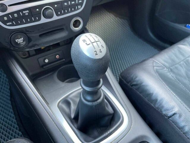 Рено Меган 2009 в Киеве на Automoto.ua Серый Рено Меган, объемом двигателя 1.5 л и пробегом 339 тыс. км за 7290 $, фото 23 на Automoto.ua