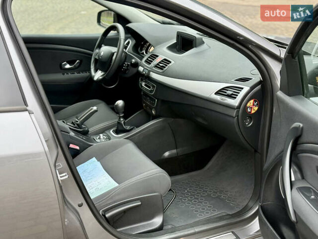 Сірий Рено Меган, об'ємом двигуна 1.6 л та пробігом 156 тис. км за 8350 $, фото 26 на Automoto.ua