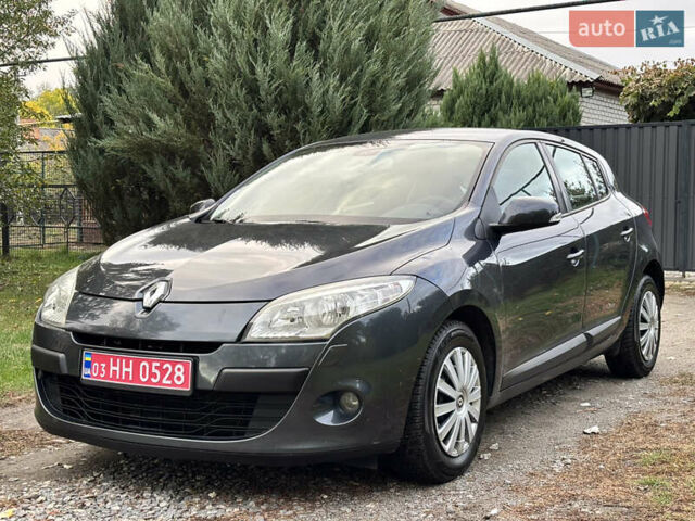 Рено Меган 2009 у Александрие на Automoto.ua Сірий Рено Меган, об'ємом двигуна 1.6 л та пробігом 212 тис. км за 7600 $, фото 4 на Automoto.ua