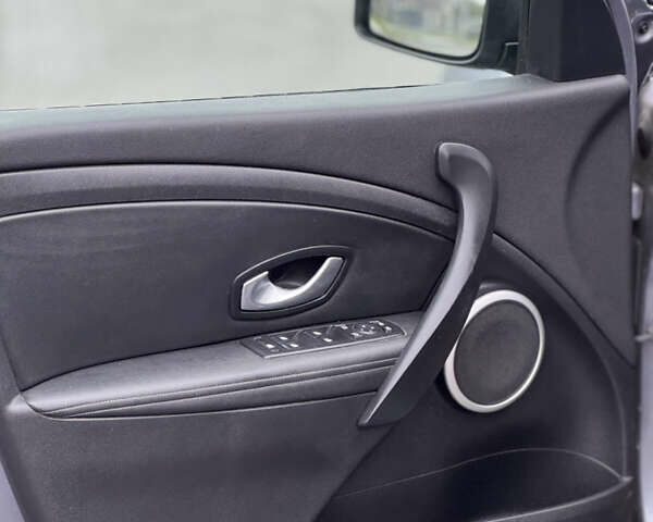 Серый Рено Меган, объемом двигателя 1.6 л и пробегом 193 тыс. км за 5999 $, фото 30 на Automoto.ua