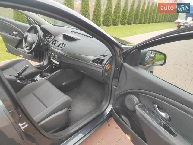 Сірий Рено Меган, об'ємом двигуна 1.6 л та пробігом 250 тис. км за 6200 $, фото 12 на Automoto.ua