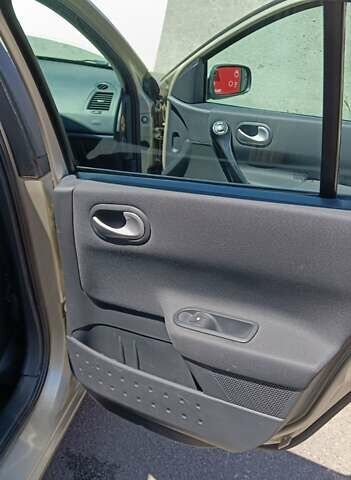 Серый Рено Меган, объемом двигателя 1.6 л и пробегом 145 тыс. км за 5999 $, фото 10 на Automoto.ua