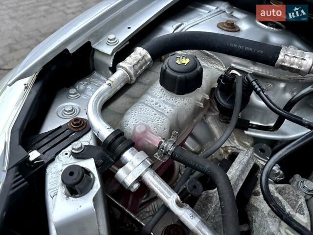 Сірий Рено Меган, об'ємом двигуна 1.6 л та пробігом 265 тис. км за 6100 $, фото 15 на Automoto.ua