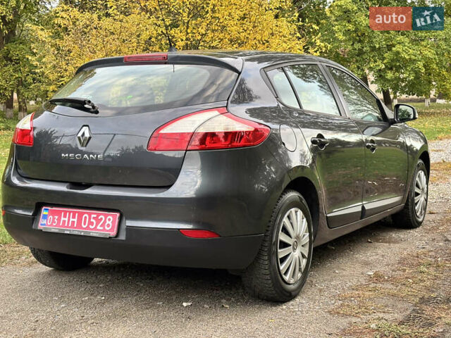 Рено Меган 2009 у Александрие на Automoto.ua Сірий Рено Меган, об'ємом двигуна 1.6 л та пробігом 212 тис. км за 7600 $, фото 8 на Automoto.ua