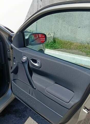 Серый Рено Меган, объемом двигателя 1.6 л и пробегом 145 тыс. км за 5999 $, фото 9 на Automoto.ua