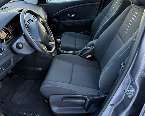 Сірий Рено Меган, об'ємом двигуна 1.6 л та пробігом 193 тис. км за 6700 $, фото 31 на Automoto.ua