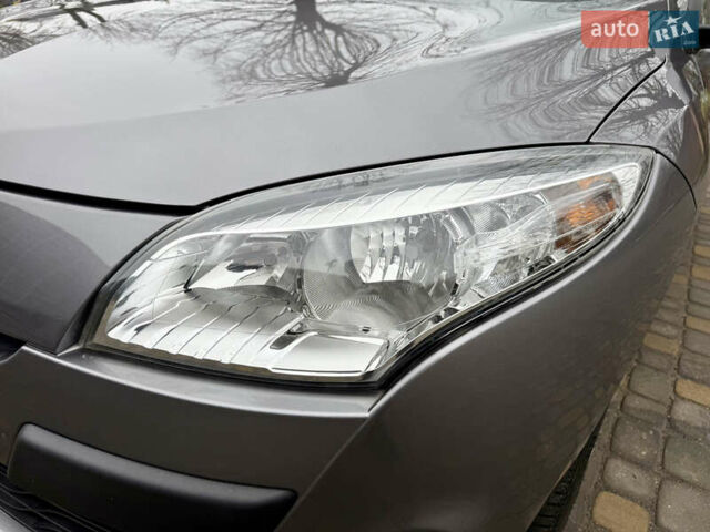 Сірий Рено Меган, об'ємом двигуна 1.6 л та пробігом 156 тис. км за 8350 $, фото 11 на Automoto.ua