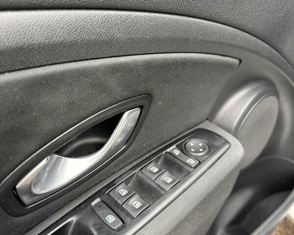 Серый Рено Меган, объемом двигателя 1.6 л и пробегом 170 тыс. км за 6500 $, фото 11 на Automoto.ua