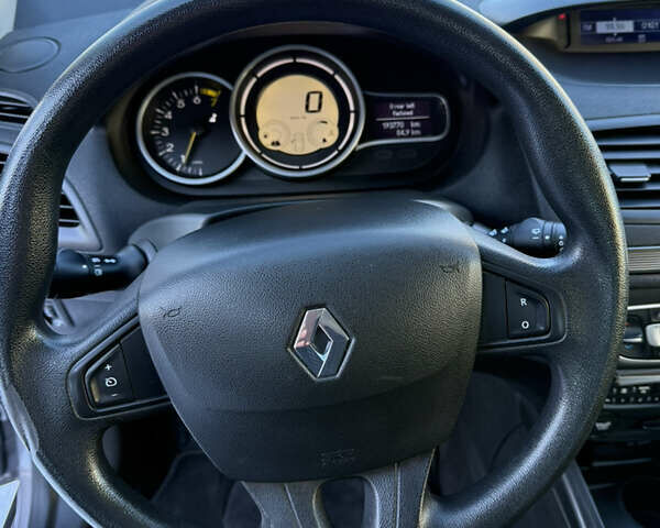 Сірий Рено Меган, об'ємом двигуна 1.6 л та пробігом 193 тис. км за 6700 $, фото 32 на Automoto.ua