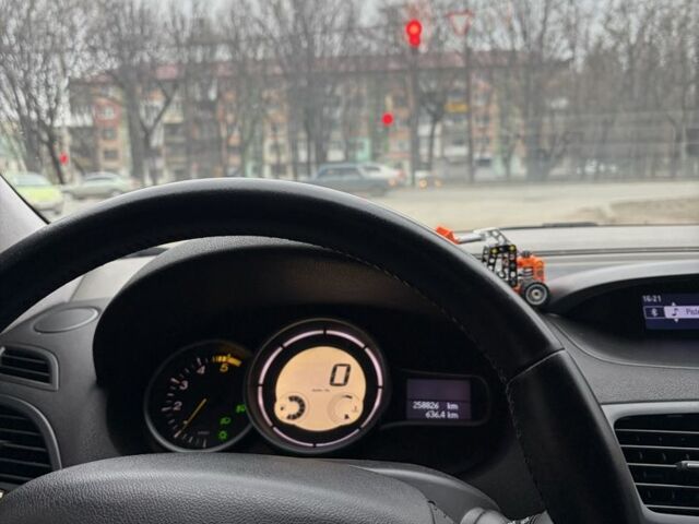 Сірий Рено Меган, об'ємом двигуна 1.5 л та пробігом 259 тис. км за 6600 $, фото 7 на Automoto.ua