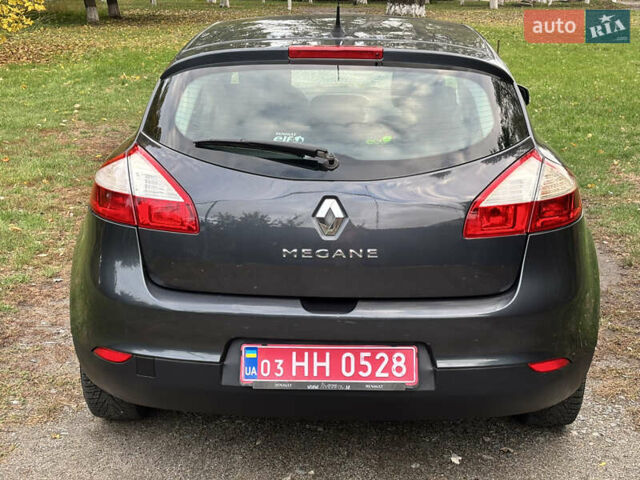Рено Меган 2009 у Александрие на Automoto.ua Сірий Рено Меган, об'ємом двигуна 1.6 л та пробігом 212 тис. км за 7600 $, фото 10 на Automoto.ua