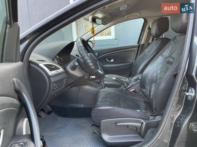 Рено Меган 2009 в Киеве на Automoto.ua Серый Рено Меган, объемом двигателя 1.46 л и пробегом 339 тыс. км за 7250 $, фото 7 на Automoto.ua