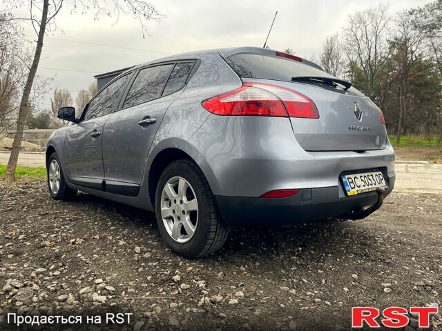 Серый Рено Меган, объемом двигателя 1.5 л и пробегом 300 тыс. км за 2500 $, фото 1 на Automoto.ua
