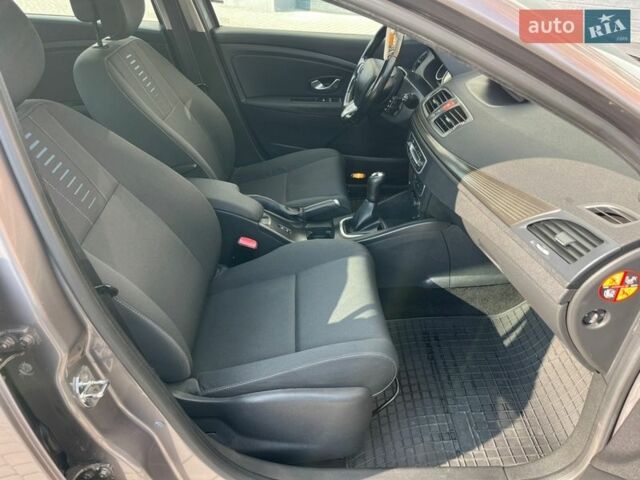 Серый Рено Меган, объемом двигателя 1.6 л и пробегом 226 тыс. км за 6600 $, фото 18 на Automoto.ua