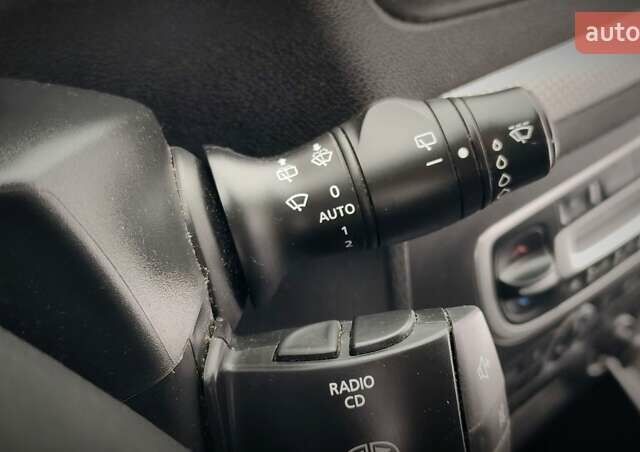 Сірий Рено Меган, об'ємом двигуна 1.6 л та пробігом 188 тис. км за 7499 $, фото 74 на Automoto.ua