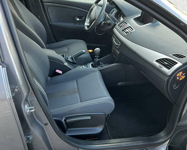 Сірий Рено Меган, об'ємом двигуна 1.6 л та пробігом 198 тис. км за 6750 $, фото 16 на Automoto.ua