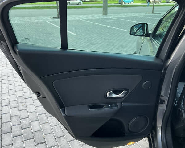 Сірий Рено Меган, об'ємом двигуна 1.6 л та пробігом 198 тис. км за 6750 $, фото 27 на Automoto.ua