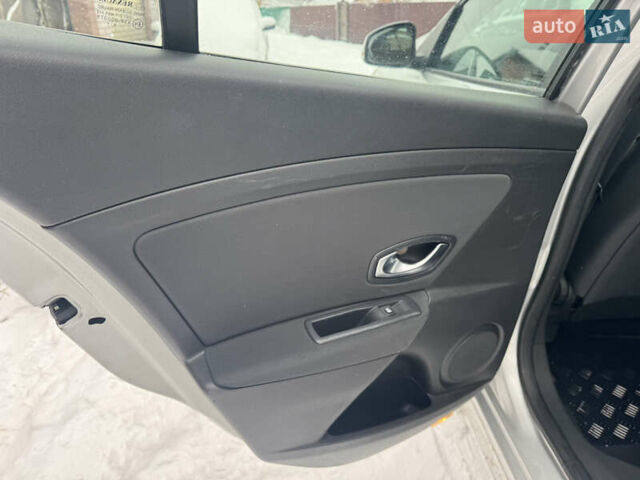 Серый Рено Меган, объемом двигателя 1.6 л и пробегом 169 тыс. км за 7450 $, фото 32 на Automoto.ua