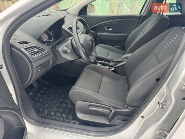 Серый Рено Меган, объемом двигателя 1.6 л и пробегом 169 тыс. км за 7450 $, фото 27 на Automoto.ua
