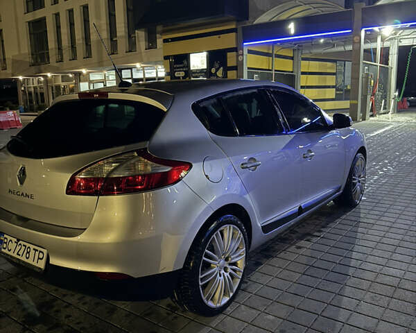 Серый Рено Меган, объемом двигателя 1.9 л и пробегом 275 тыс. км за 5999 $, фото 4 на Automoto.ua