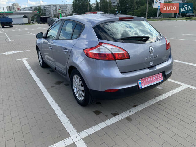 Рено Меган 2009 в Сумах на Automoto.ua Серый Рено Меган, объемом двигателя 1.6 л и пробегом 229 тыс. км за 6700 $, фото 7 на Automoto.ua
