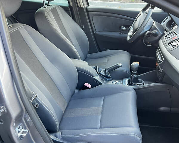 Сірий Рено Меган, об'ємом двигуна 1.6 л та пробігом 198 тис. км за 6750 $, фото 17 на Automoto.ua