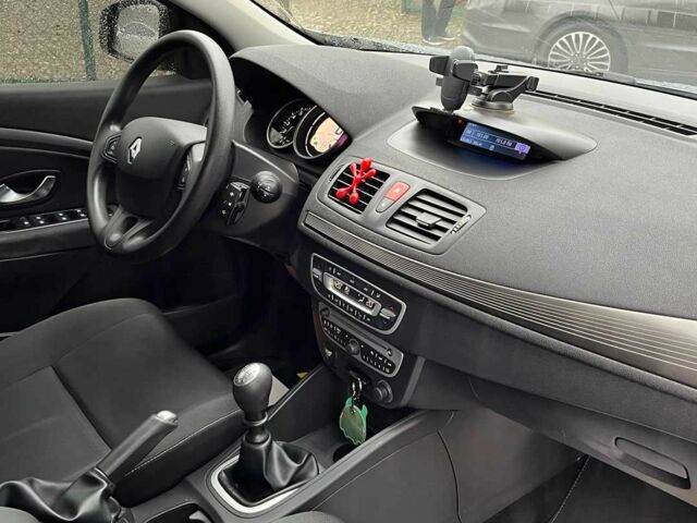 Рено Меган 2009 в Стрые на Automoto.ua Серый Рено Меган, объемом двигателя 1.6 л и пробегом 131 тыс. км за 6999 $, фото 20 на Automoto.ua