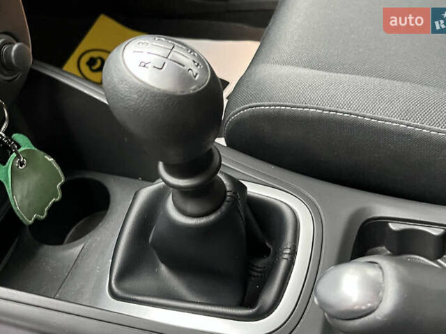 Рено Меган 2009 в Стрые на Automoto.ua Серый Рено Меган, объемом двигателя 1.6 л и пробегом 131 тыс. км за 6999 $, фото 13 на Automoto.ua