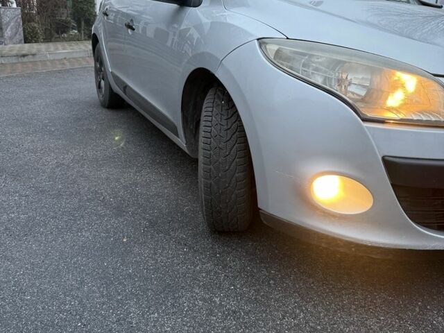 Сірий Рено Меган, об'ємом двигуна 1.5 л та пробігом 300 тис. км за 4499 $, фото 2 на Automoto.ua