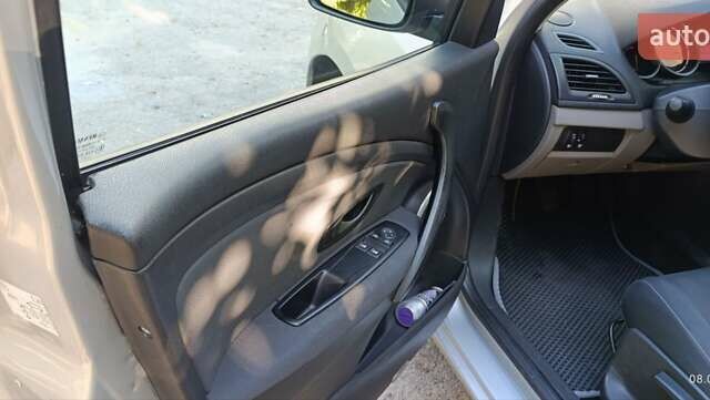 Рено Меган 2010 в Житомире на Automoto.ua Серый Рено Меган, объемом двигателя 1.46 л и пробегом 224 тыс. км за 6500 $, фото 8 на Automoto.ua