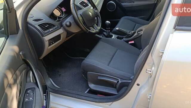 Рено Меган 2010 в Житомире на Automoto.ua Серый Рено Меган, объемом двигателя 1.46 л и пробегом 224 тыс. км за 6500 $, фото 3 на Automoto.ua