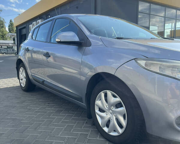 Рено Меган 2010 в Днепре (Днепропетровске) на Automoto.ua Серый Рено Меган, объемом двигателя 1.5 л и пробегом 326 тыс. км за 5550 $, фото 6 на Automoto.ua